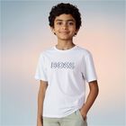 تي شيرت بشعار  باللون الأبيض للأولاد, 4, hi-res