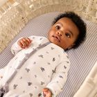 طقم أولاد هدايا أفرول بالشعار باللون الأبيض والكحلي, 1, hi-res