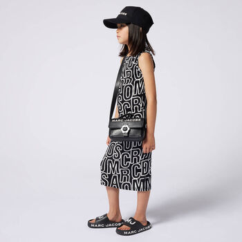 فستان بنات بالشعار باللون الأسود