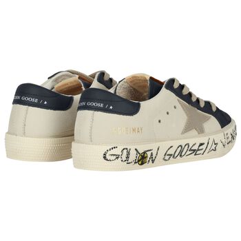 حذاء رياضي بشعار باللون عاجي وأزرق