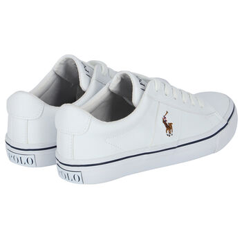 حذاء رياضي بالشعار باللون الأبيض للأولاد