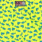 شورت أولاد بطبعة  سمكة قرش باللون الأصفر نيون, 1, hi-res