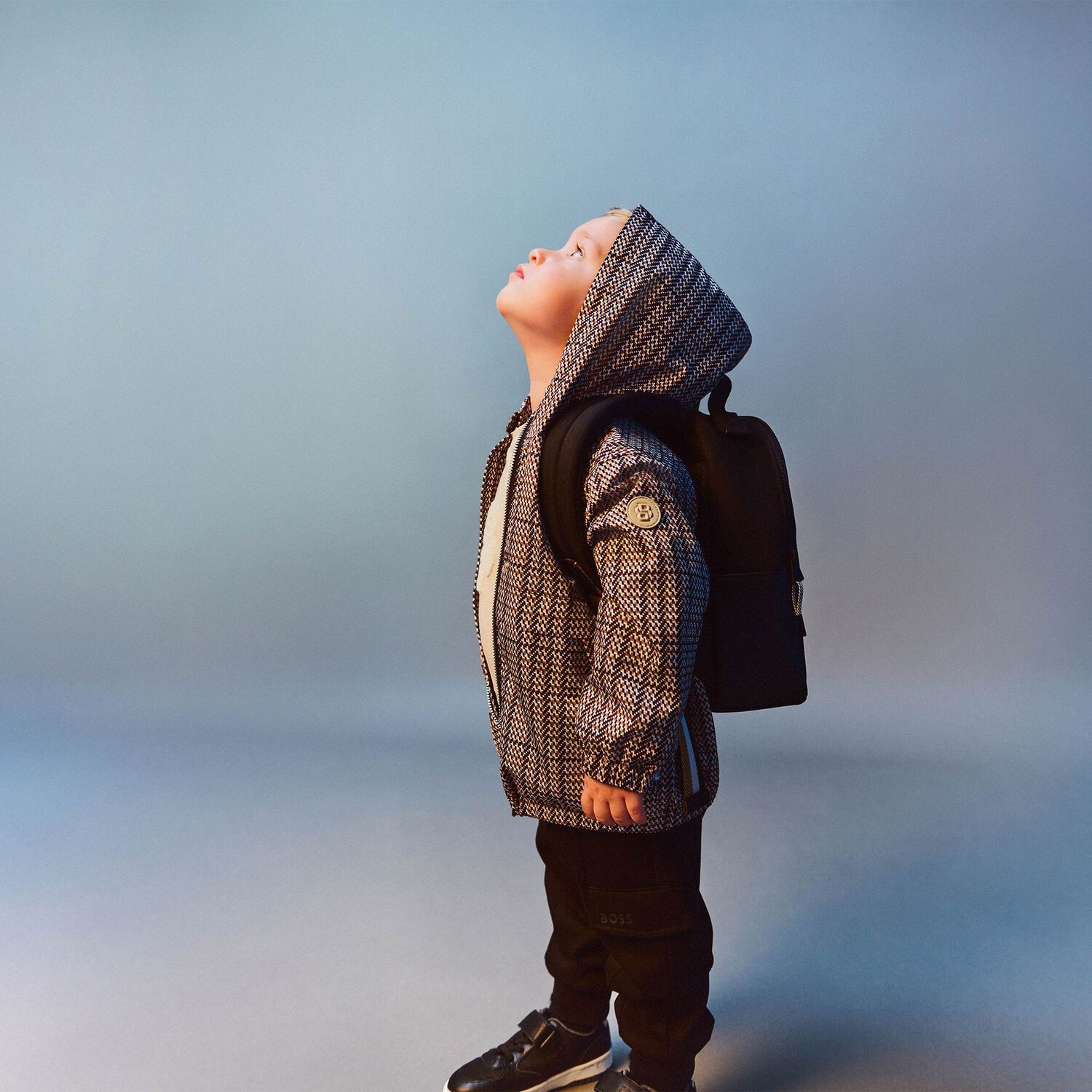 حقيبة ظهر من الجلد الصناعي باللون الأسود , 1, hi-res