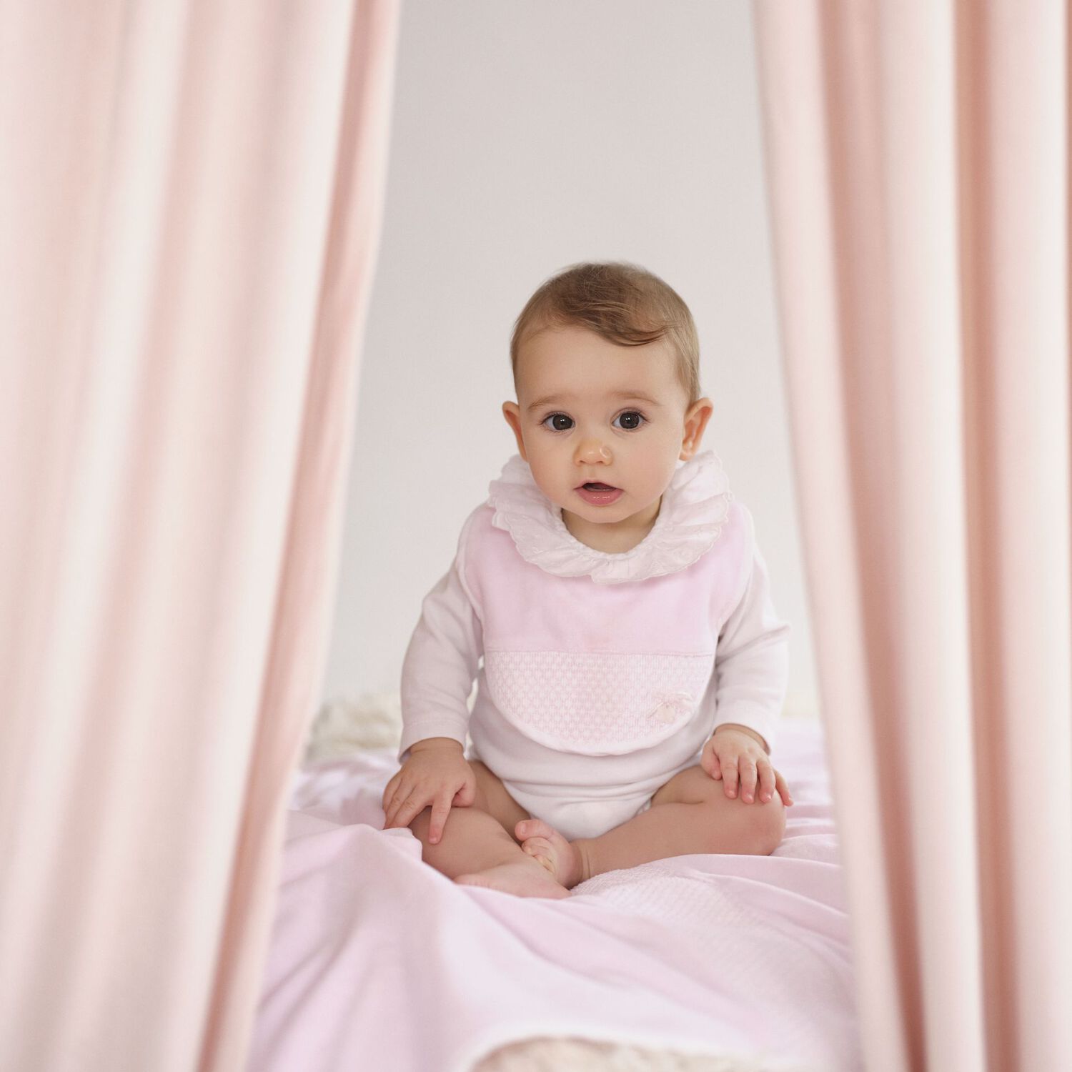 مريلة بنات باللون الوردي, 1, hi-res image number null