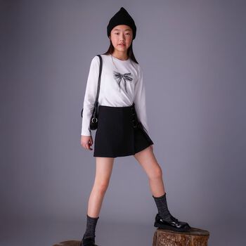 توب بنات باكمام طويله بفيونكه باللون العاجى 