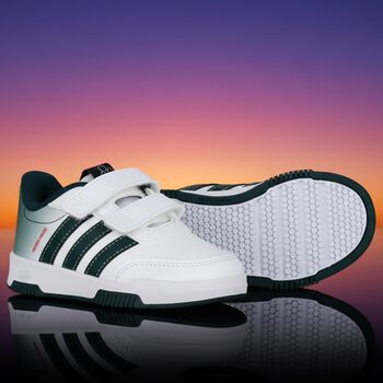 حذاء رياضي بشعار  أبيض وأخضر للأولاد