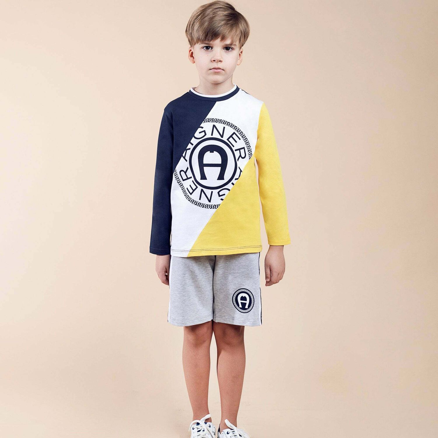 شورت بالشعار باللون الرمادى للأولاد, 2, hi-res image number null