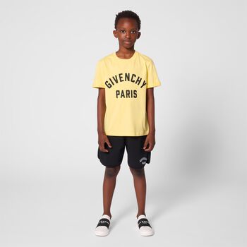 تيشيرت بالشعار باللون الأصفر