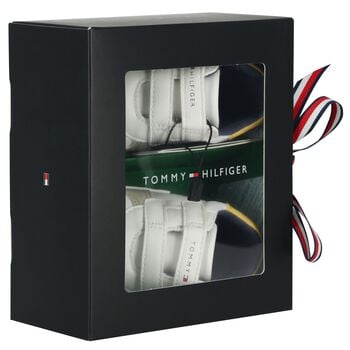 أحذية ما قبل المشي للأولاد باللونين الأبيض والبيج