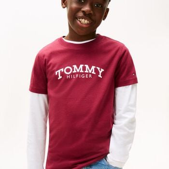 تيشيرت اولاد بالشعار باللون الاحمر 