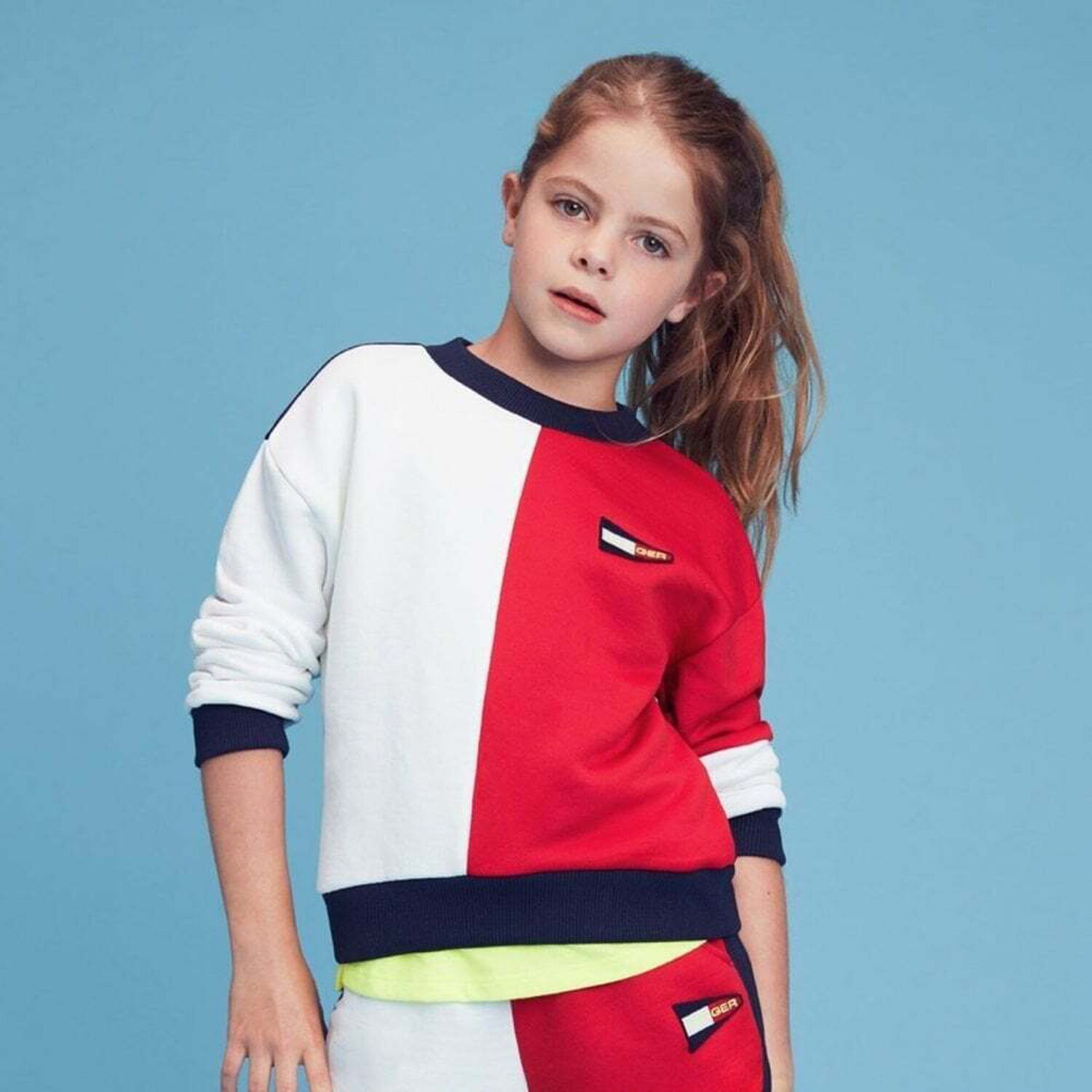 سويت شيرت بالشعار باللون الاحمر والابيض والاورق للبنات, 1, hi-res image number null