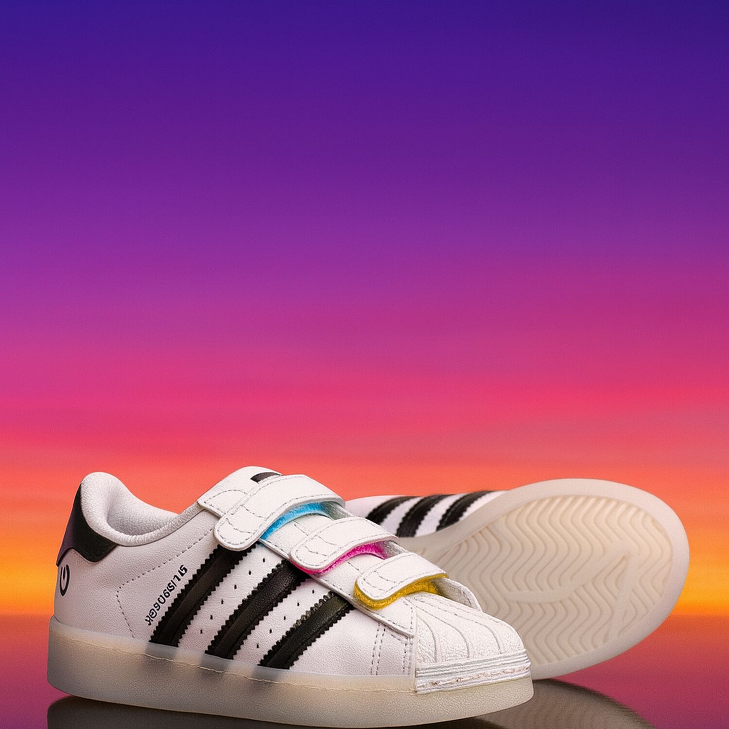 حذاء رياضي سوبر ستار بإضاءة ليد باللون الأبيض والأسود, 1, hi-res image number null