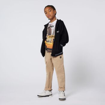 تي شيرت بشعار للأولاد باللونين البيج والأصفر