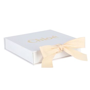 طقم هدايا ملابس اطفال بالشعار باللون الابيض و الوردي للبنات 